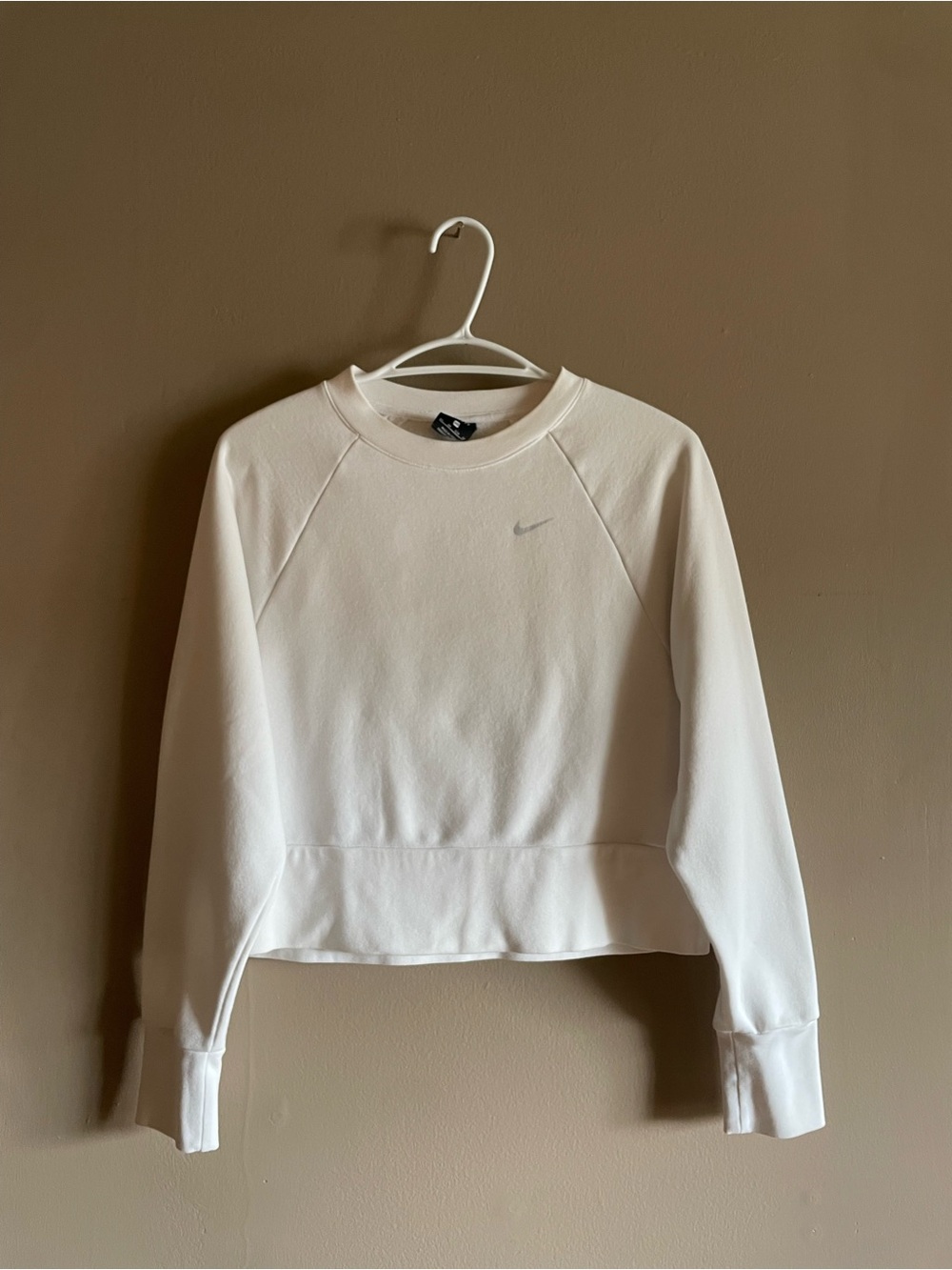 Nike White Cropped Crew Sweatshirt w Cut-out Detail Back – Size XS EUC